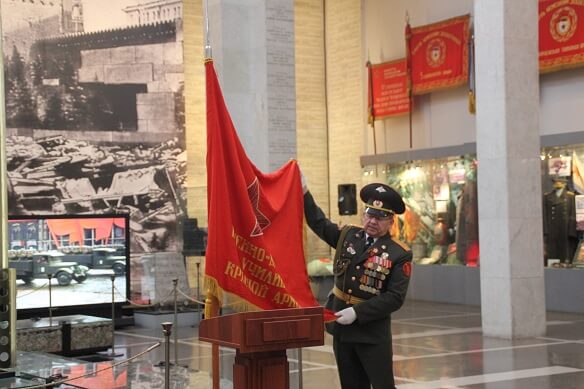 У знамени Павлово-Посадского дорожного училища