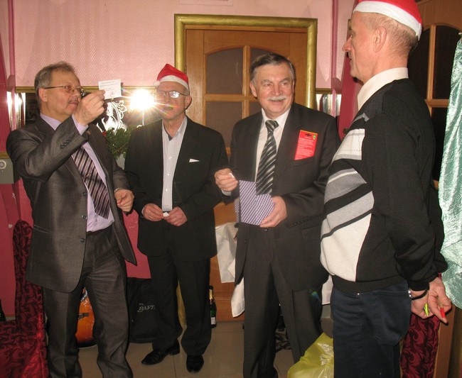 Как здорово, что все мы здесь... в субботу собрались! :)