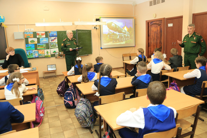 Защитники Отечества "вчера" и "завтра".