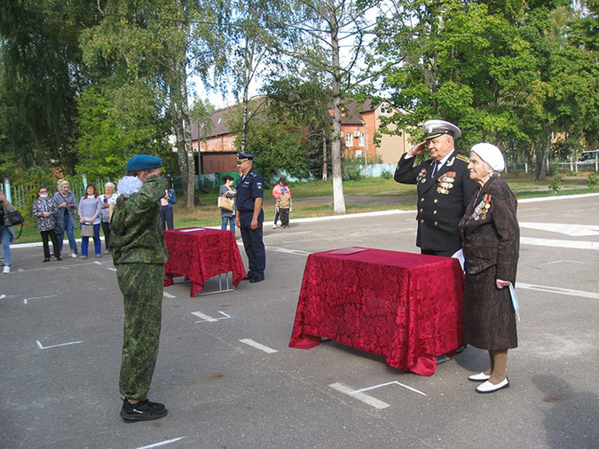 Кадетам вручили погоны.