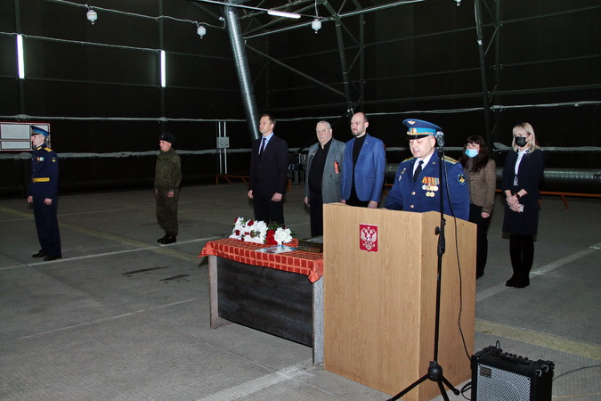 Поздравили военных