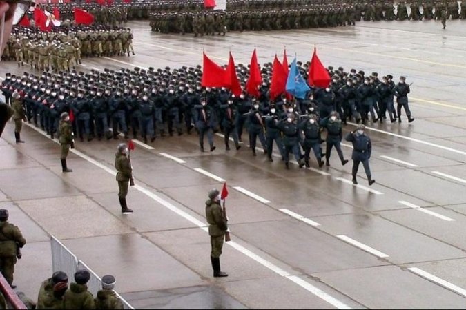 Парадный расчет АГЗ продолжает тренировки к Параду Победы