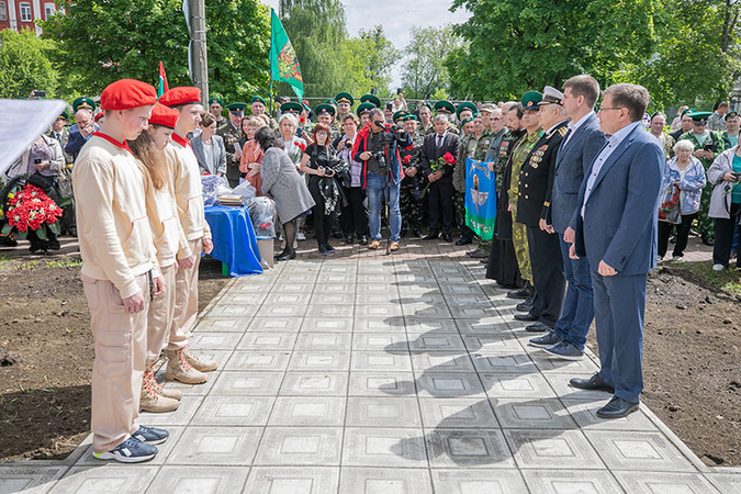 Память о пограничниках в граните.