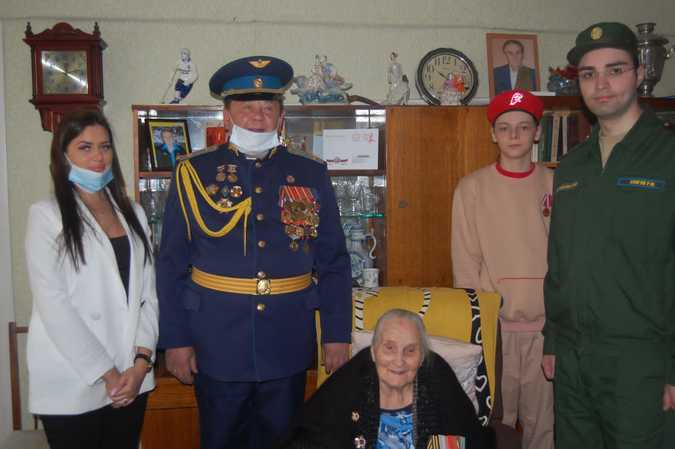 С ПРАЗДНИКОМ ВЕЛИКОЙ ПОБЕДЫ, ВЕТЕРАНЫ!