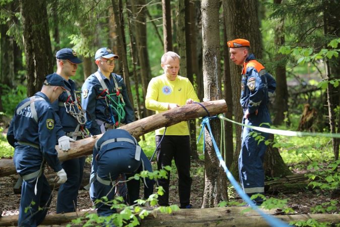Наши ветераны руководят полевым выходом кадет
