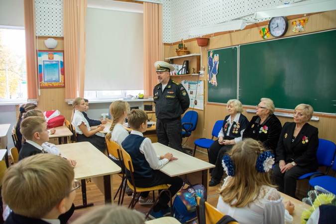 "Наказ-обращение" от ветеранов Г.о. Подольск вручен в СОШ-6.