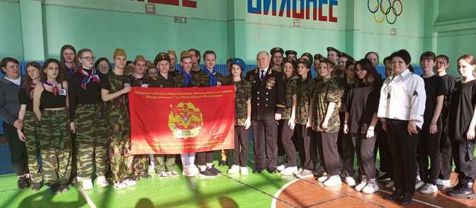 Нам Песня строить, жить и Побеждать помогает.