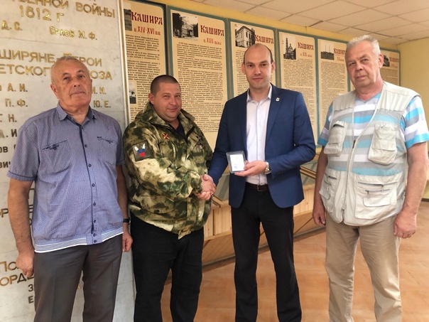«Решил помочь своим...»