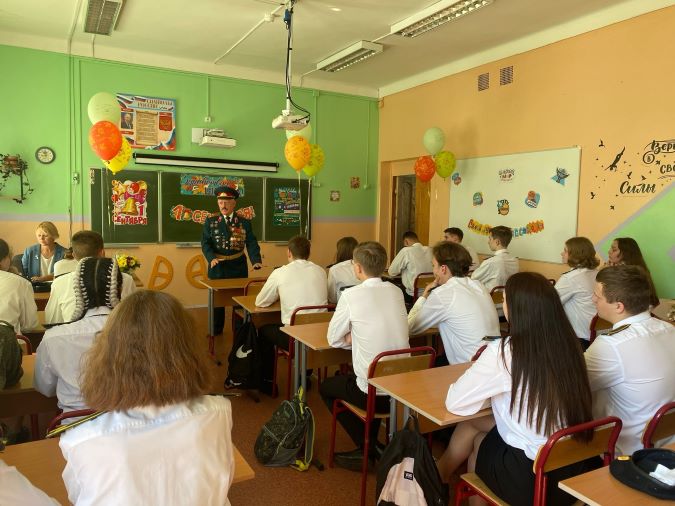 Ветеран поздравил учащихся с началом учебного года