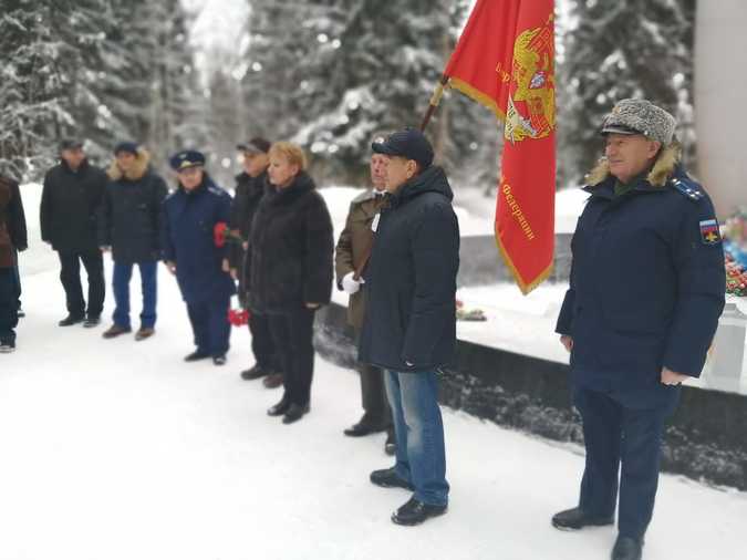 Первому космонавту посвящается