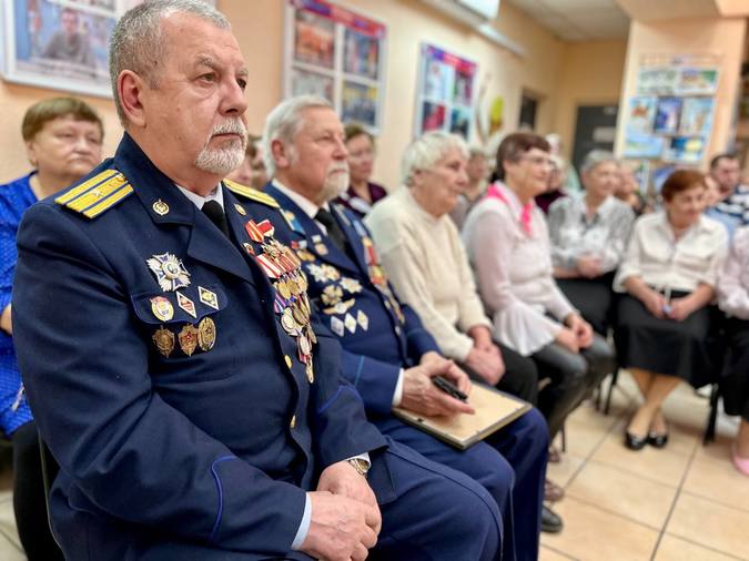 «Активное долголетие « поздравило ветеранов ВС РФ