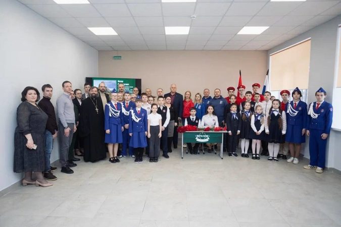                                                            Парта Героя