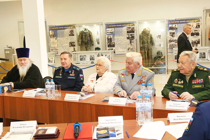   Круглый стол к 90-летию Гагарина.