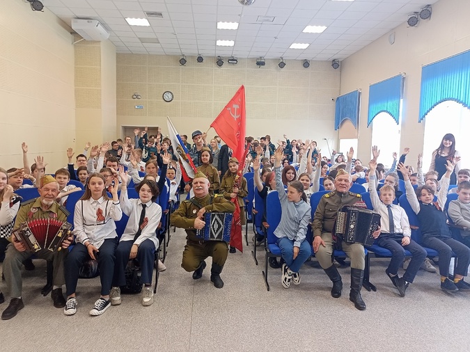 Фронтовая гармонь в бою за умы и души молодёжи