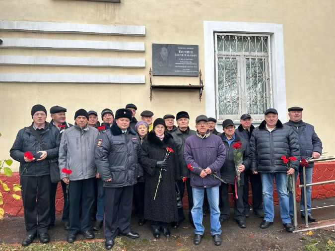 Ветераны на открытии мемориальной доски 