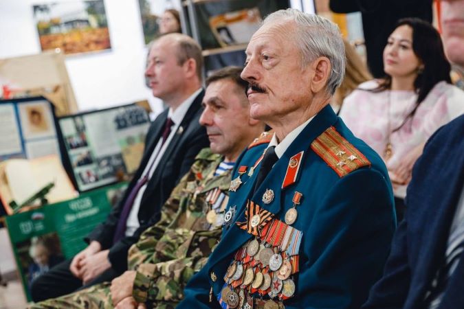   Ветераны на открытии выставки
