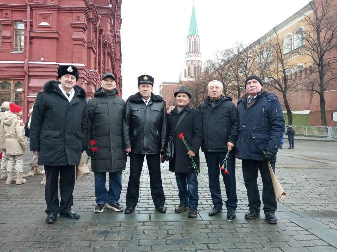 Ветераны почтили память Неизвестного солдата