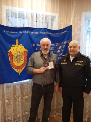 Ветеран подводник – получил награду.