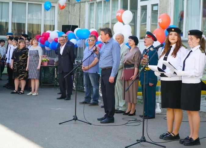 В школе прозвенел Последний звонок!