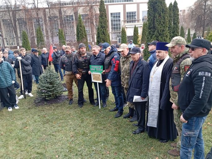 Ветераны на открытии Аллеи Славы