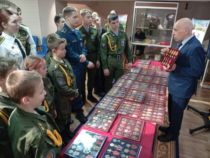 Выставка «Мужество защитников Отечества в наградах, знаках и значках»