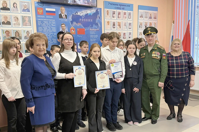 Ветеран на торжественной линейке в школе