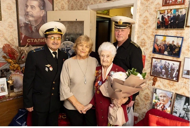 102 года ветерану Великой Отечественной войны Рохлиной М.М.