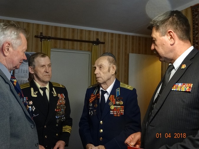 Ветераны ВС РФ с ветераном Великой Отечественной войны полковником Шаровым В.В. 1 апреля 2018 года