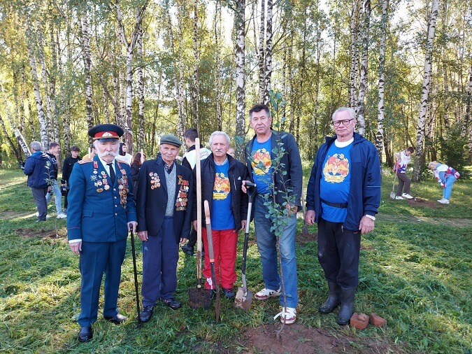 Ветераны ВС Посадили свои деревья