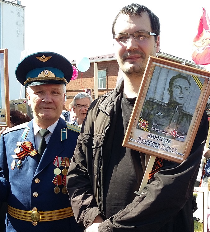 Ветераны с семьями в Бессмертном полку