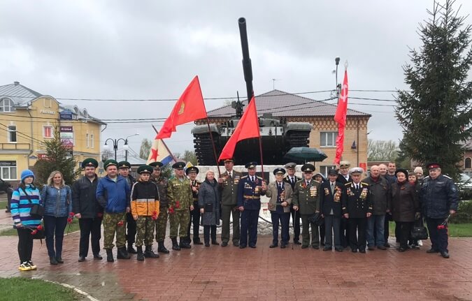 Митинг у монунента Защитников Отечества 9 мая 2021 года организован ветеранами ВС РФ