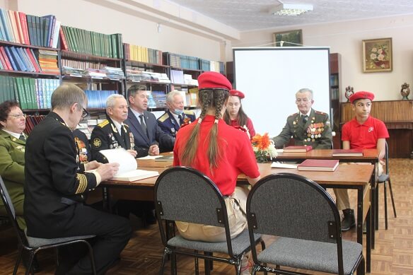 Почетный ветеран ВС РФ полковник Павлов В.С. рассказывает о конституционых нормах по защите Отечества