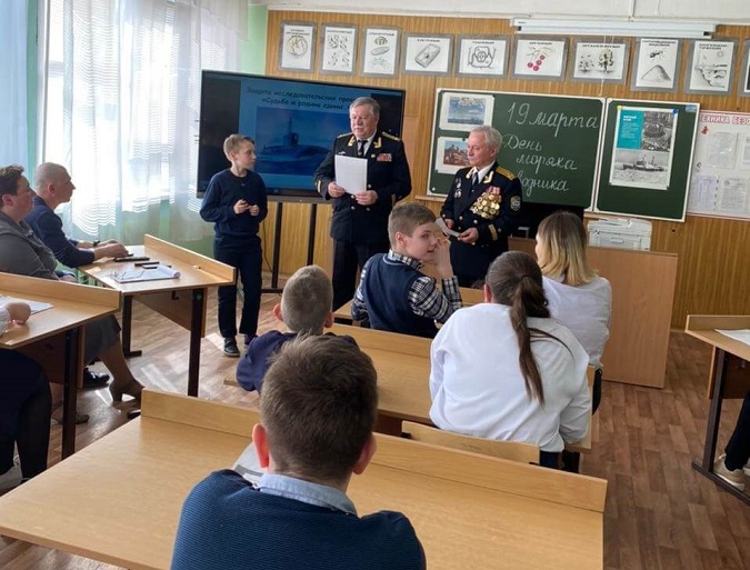 Встреча ветеранов флота в подшефной школе