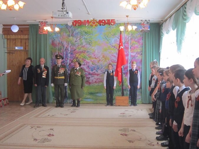 Знамя Победы на вахте памяти в Алферовской школе-саду
