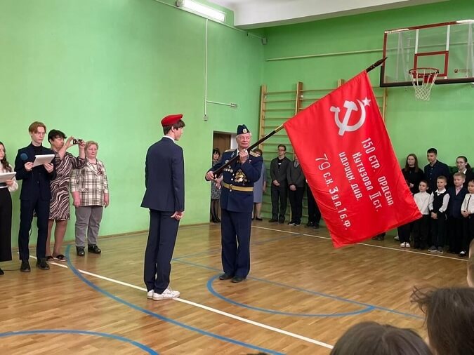 Акцию "Знамя Победы" стартовали ветераны ВС РФ