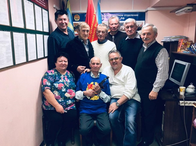 Именинник Андреев Н.И. в кругу комитета ветеранов ВС РФ