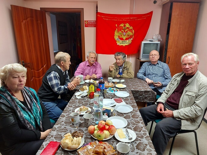 Писатель Эдуард Абрамов в гостях у ветеранов