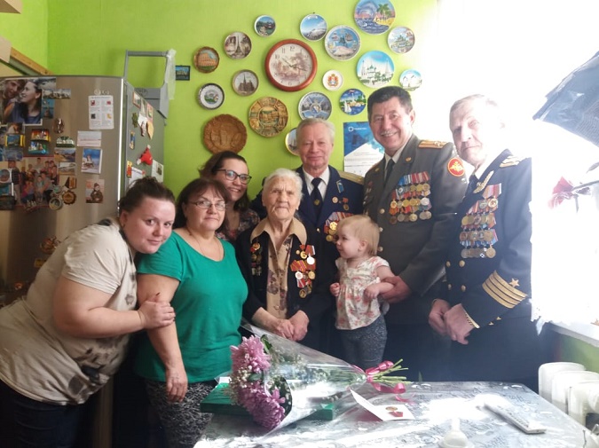 Председатель комитета ветеранов Павлов В.С. наградил Ветеранов ВОВ медалями