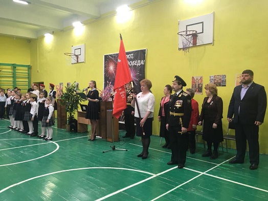Ветеран ВС полковник Серпиков-участник акции Знамя Победы