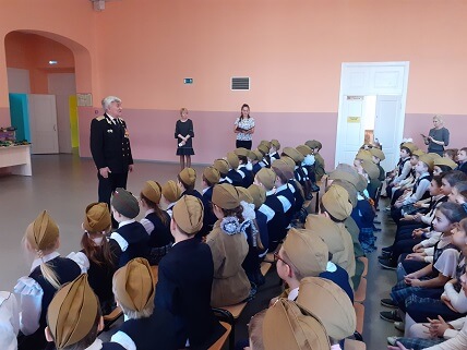 Урок мужества проводит ветеран ВС подполковник в отставке Авраменко 210220