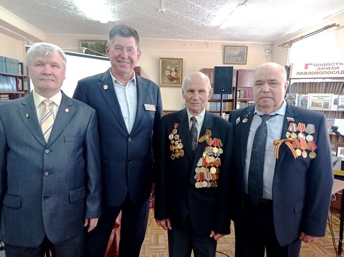 Участники Круглого стола в городской библиотеке 11 мая 2022года