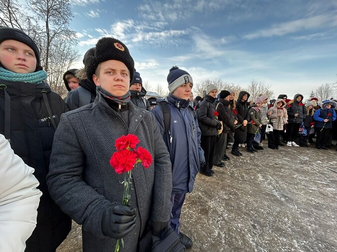 Ученики Евсеевской школы на митинге 6 декабря-81 год контрнаступлению под Москвой