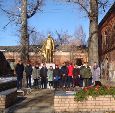 Школа дер.Крупино имтинг у мемориала погибшим защитникам Отечества 21.02.20г