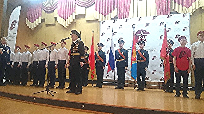 С поздравлением в адрес вновь принятых Юнармейцев выступил ветерна ВС: капитан 2ранга Пётр Михайлович Бардыгин