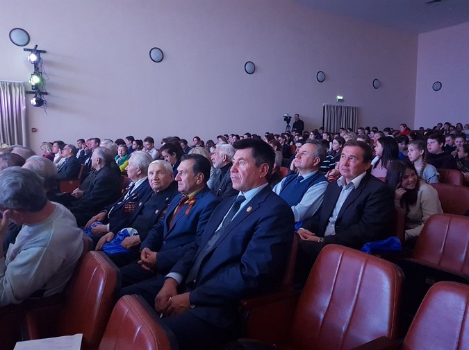 Делегация МОРО в зале Делегаты от МОРО - полковники Жучков, Рабеев, Павлов и другие