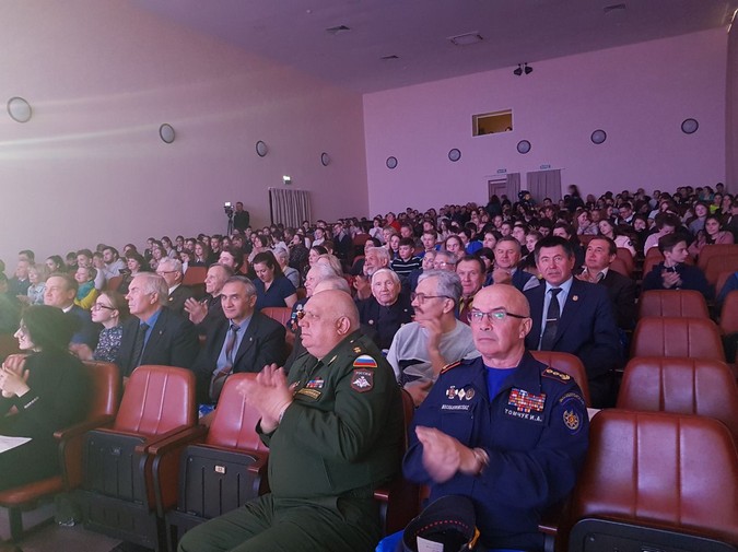 Делегация от ОООВ ВС РФ Делегаты ОООВ ВС РФ во главе с генерал-лейтенантом В.Бусловским