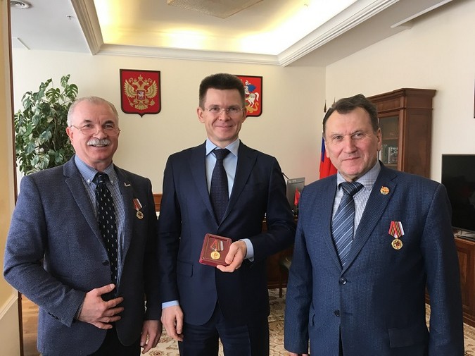 Награждение памятной юбилейной медалью "100 лет РККА и Флота" Чупракова А.А.
